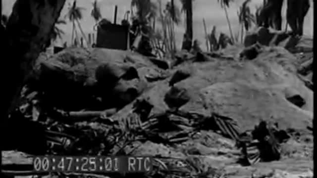 Marines Invade Tarawa Island & In Action, 11/25/1944