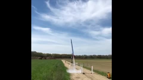 Helium-assisted rockets