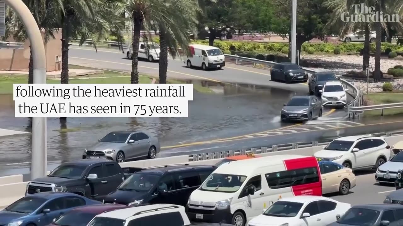 Flooding waters in Dubai p1