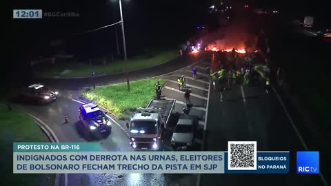 Caminhoneiros bolsonaristas fazem protestos e fecham estradas pelo Brasil