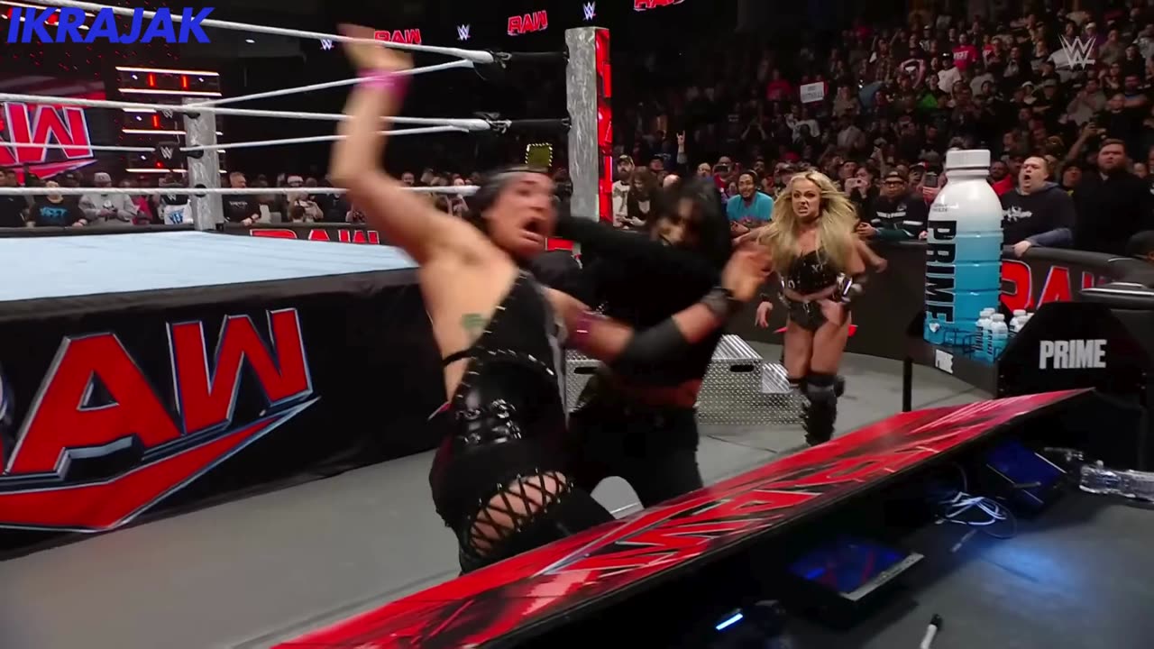 raquel-rodriguez-slams-rhea-ripleys-eye-into-the-announce-table-raw-highlights-dec-2-2024