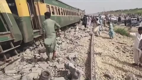 Dozens killed as Pakistan express train derails - BBC News #BBCNewsAlerts,#BBCCoverage,
