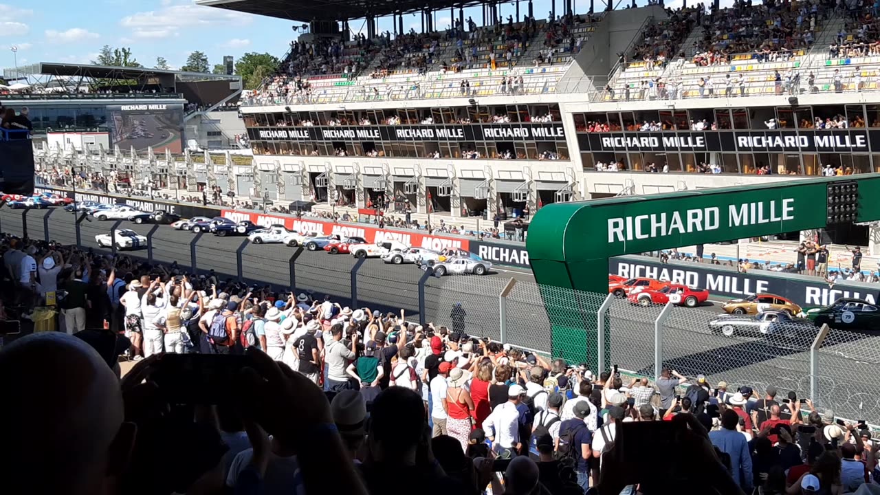 Le Mans Classic running start