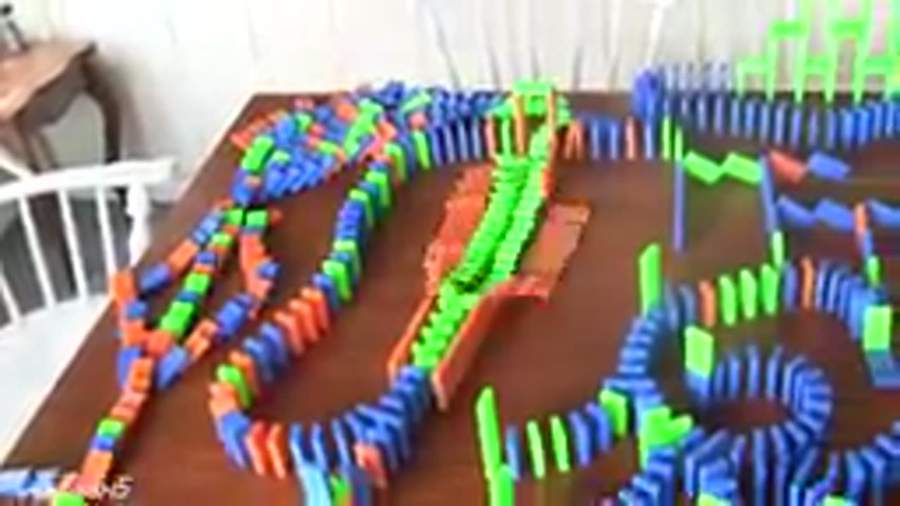 10 Minutes of DOMINOES FALLING! (Oddly Satisfying ASMR Compilation)