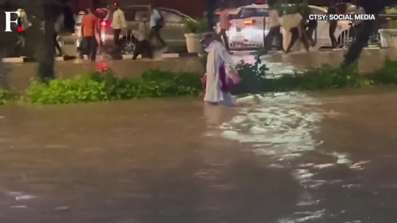 Delhi on Red Alert: Roads Flooded, Flights Delayed, Schools Shut, 2 Dead in Heavy Rains