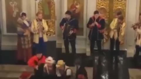 Παράσταση σε Ιερό Ναό ο οποίος έχει καταληφθεί από την "Ορθόδοξη εκκλησία της Ουκρανίας"