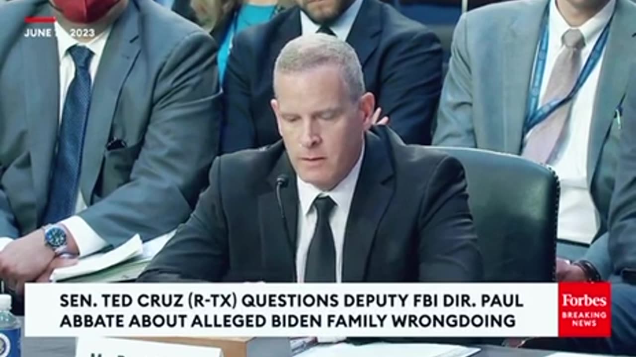 Ted Cruz explodes on a FBI official