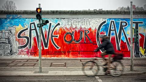 Berlin Wall - Save our Earth