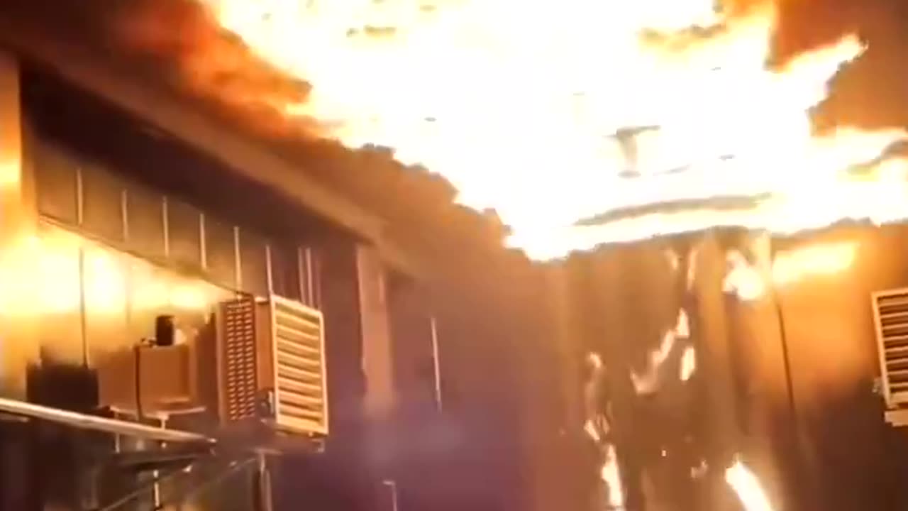 These fire effects in this 5D theatre make it look like it's really on fire