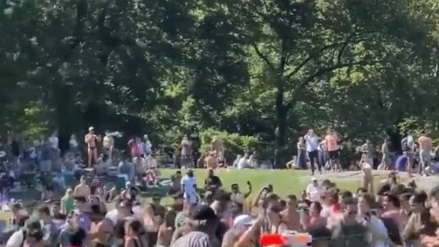 Call your best friend out for a water fight in such a hot day # Central Park