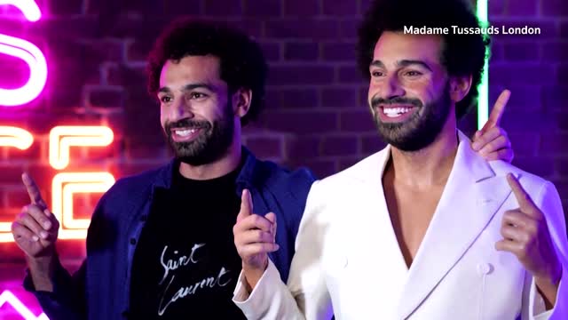 Mo Salah meets wax double at Madame Tussauds London