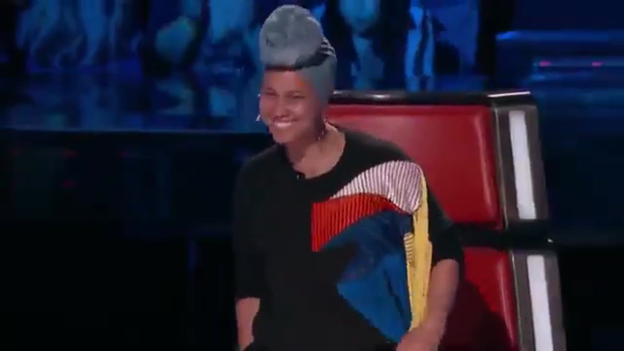 I Will NEVER understand why this wasn’t a FOUR CHAIR TURN