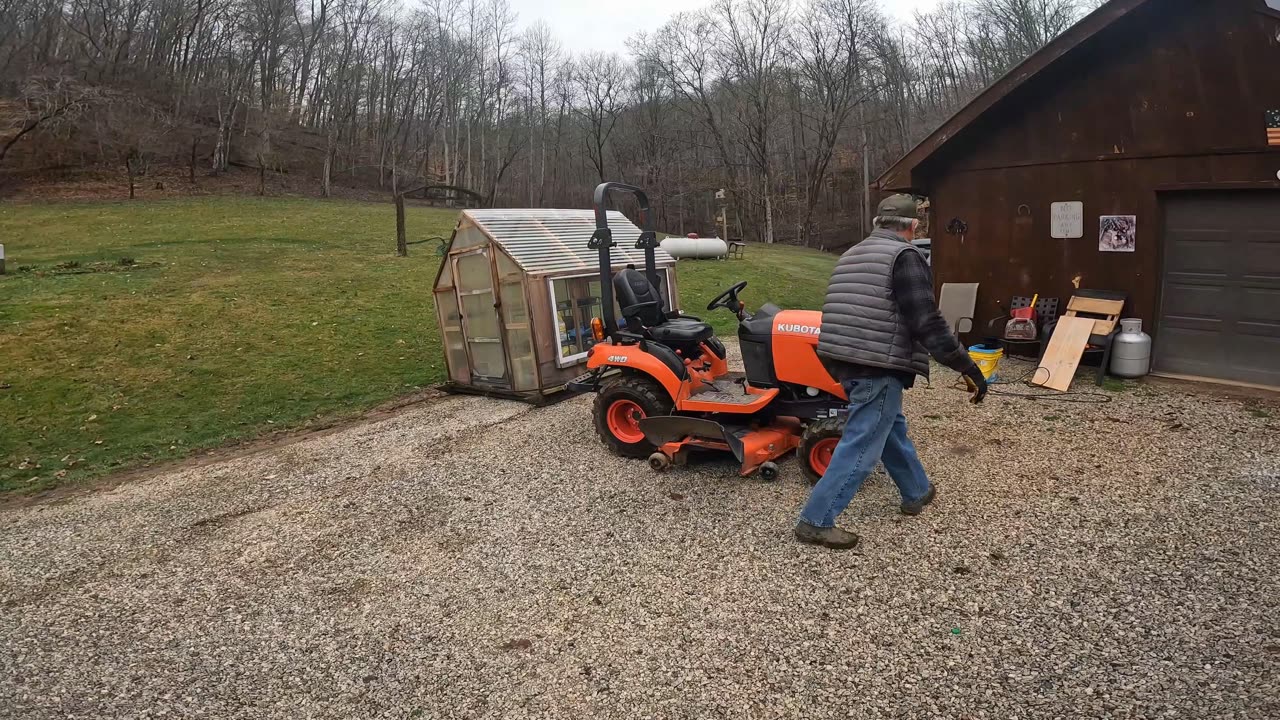 Moving greenhouse