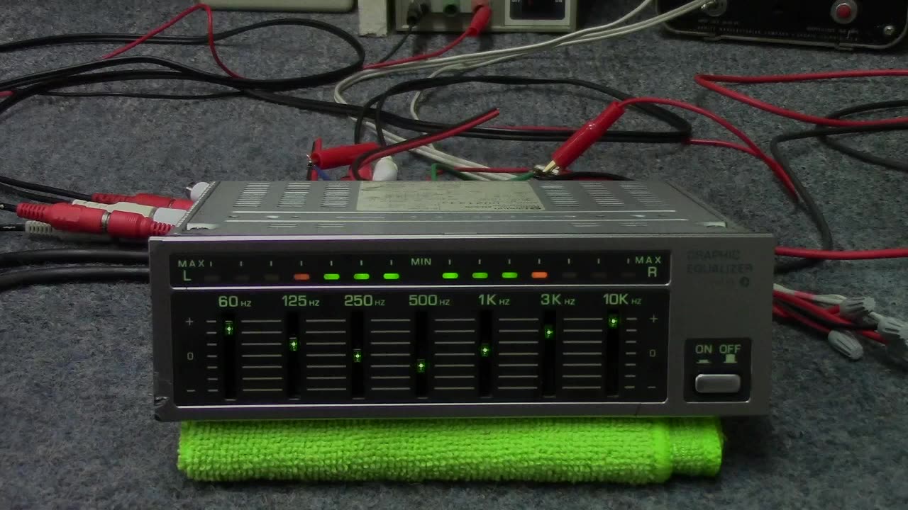 Clarion EN-6281 Car EQ/Amp - quick look/test