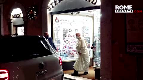 Pope makes surprise visit to Rome record store