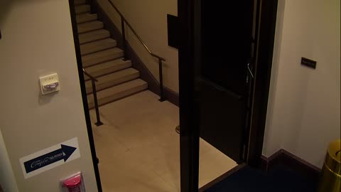 7048CVCLLHVC200Corridor_2021-01-05_02h40min00s303ms.mp4