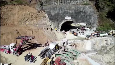 First images of trapped Indian tunnel workers appear