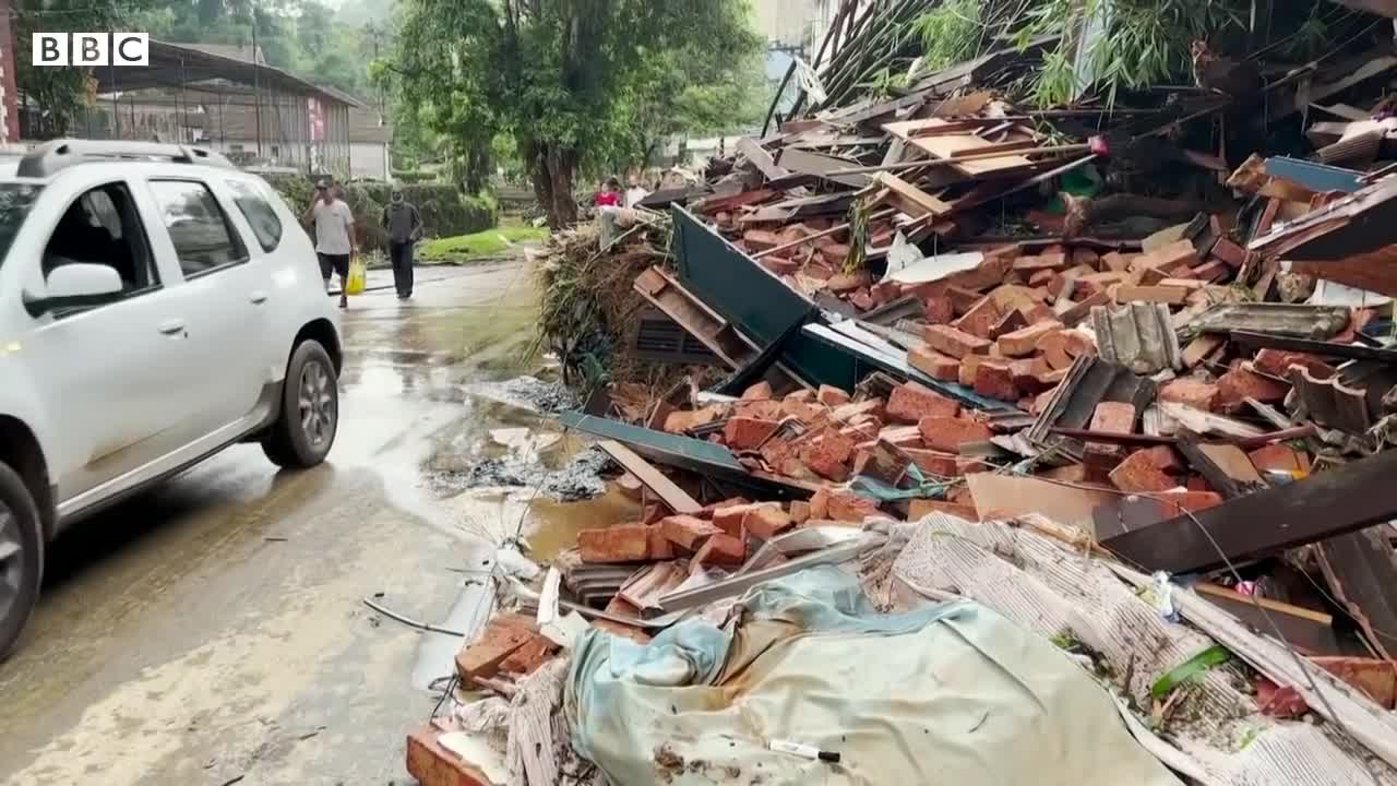 Deadly landslides wreak havoc in Petrópolis, Brazil - BBC News