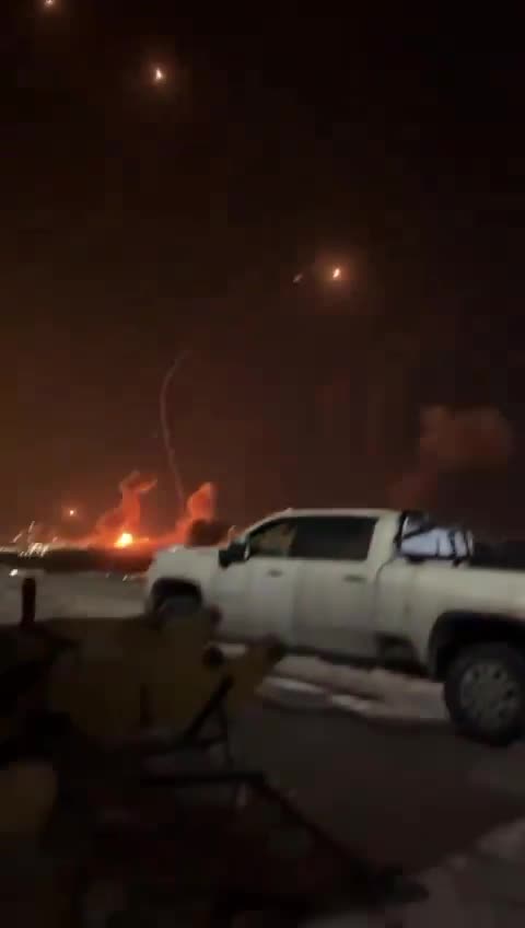 Misiles iraníes impactan en el aeropuerto de #Lod en la entidad sionista que ocupa #Palestina