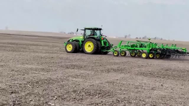 Deere's autonomous tractor rolls to harvest big data