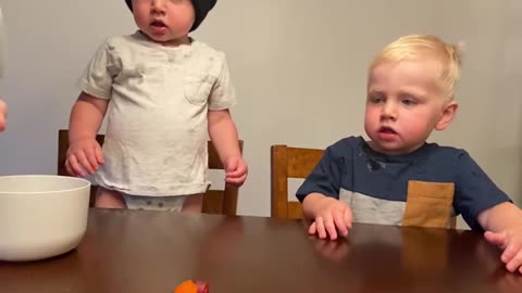 These little lads didn't even need to speak to each other to know what to do 🤣🍬