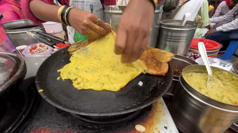 70 Years Old Ajji Maa Serves Traditional Thalipeeth Indian Street Food