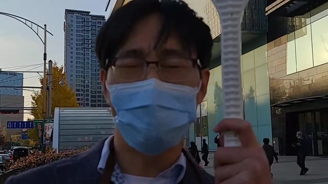 20201118_V3_S02(xOe1hjoQxI8)대구블랙시위중, 깨어난 것이 아니라 나라가 잘못되었으니 일어난거죠! 대구 동아백화점 앞에서