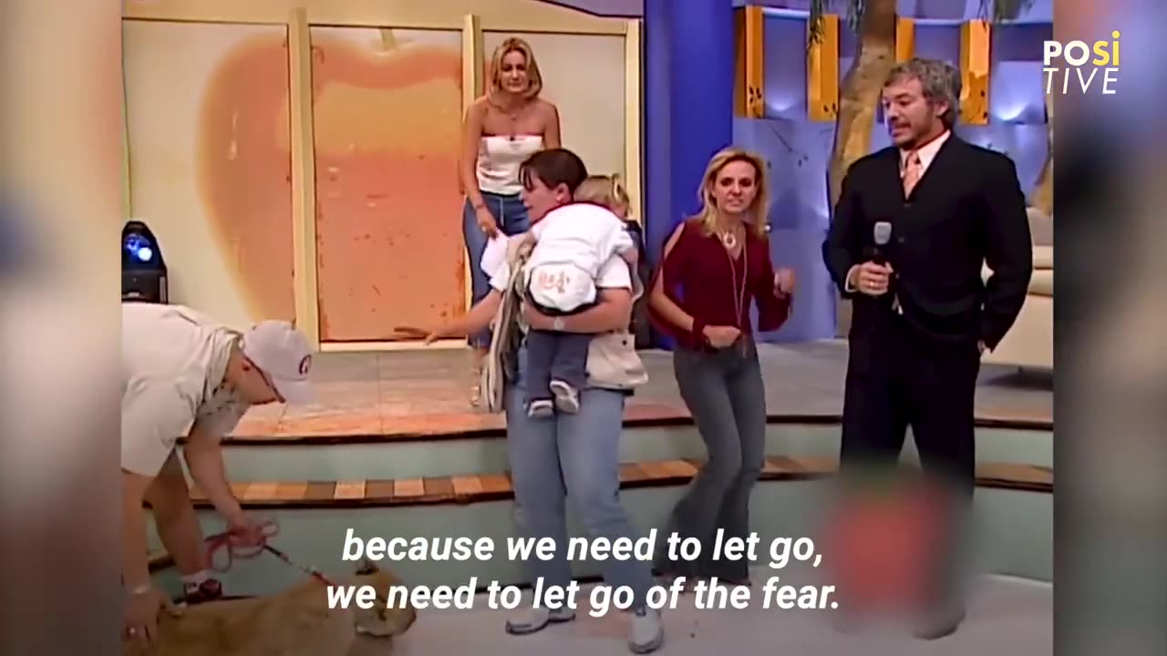 Lion attacks a girl on a live show - horrible animal attacks