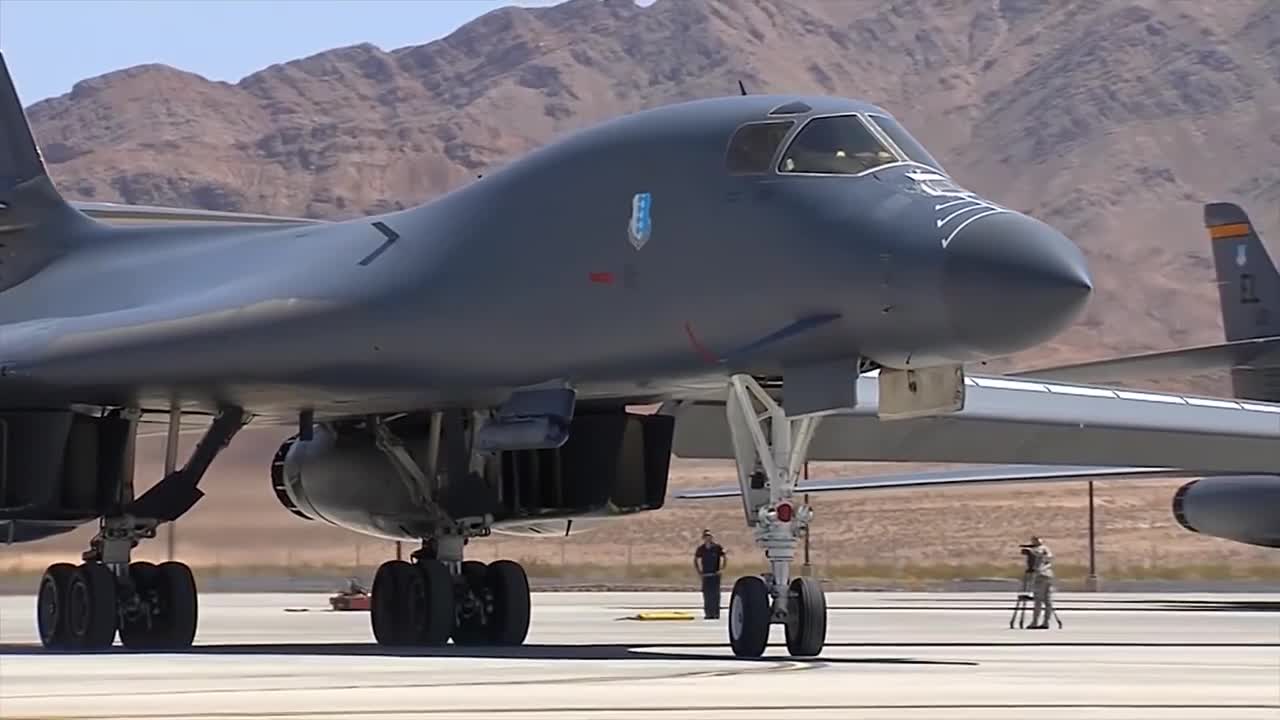 Stunning Video of B-1 Lancer in Action • Takeoff & Landing [Training Footage]1