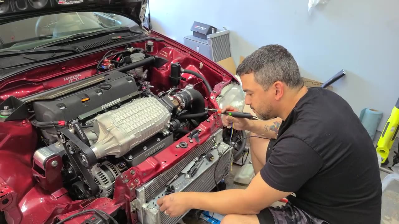 getting the CRX ready for cars and coffee. k24 with tvs1320.
