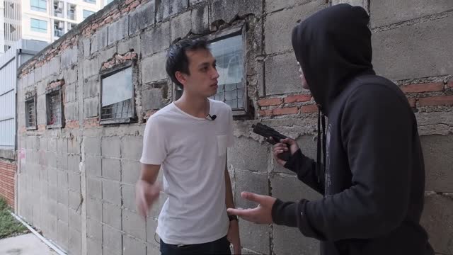 WAYS TO AVOID GETTING ROBBED - MUST WATCH WILL SAVE YOU