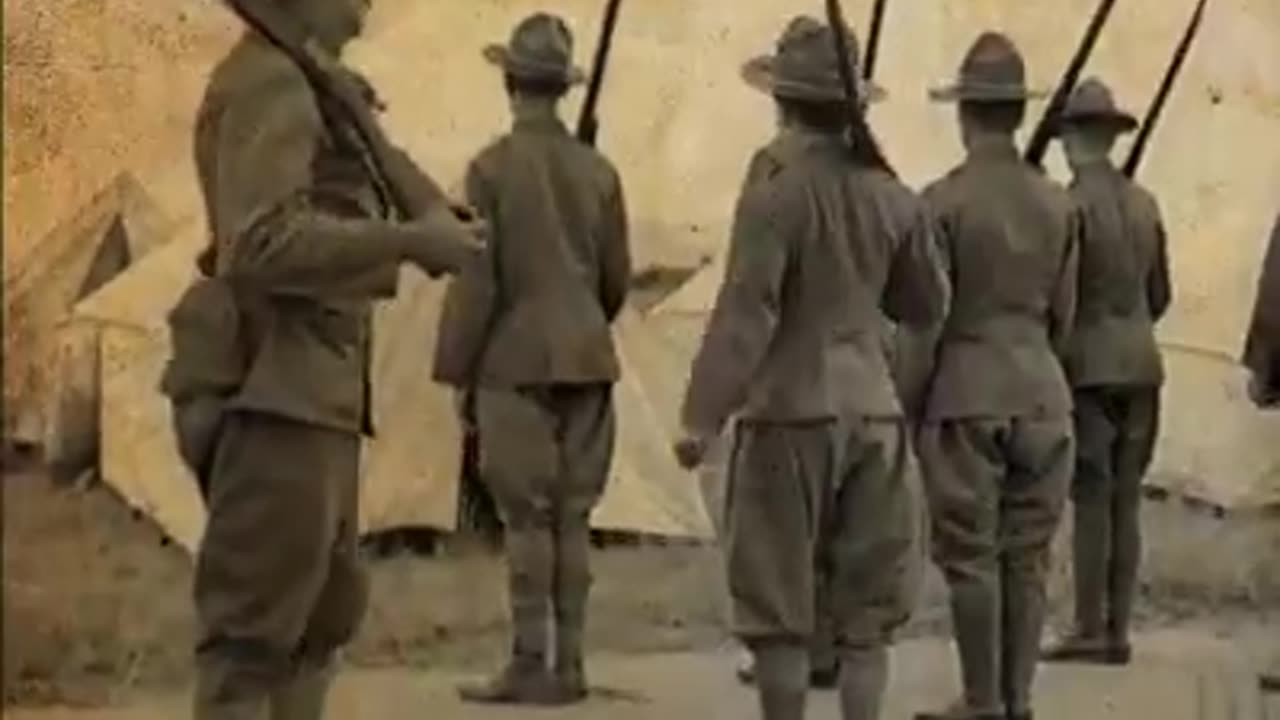 Charlie Chaplin - Shoulder Arms (1918)