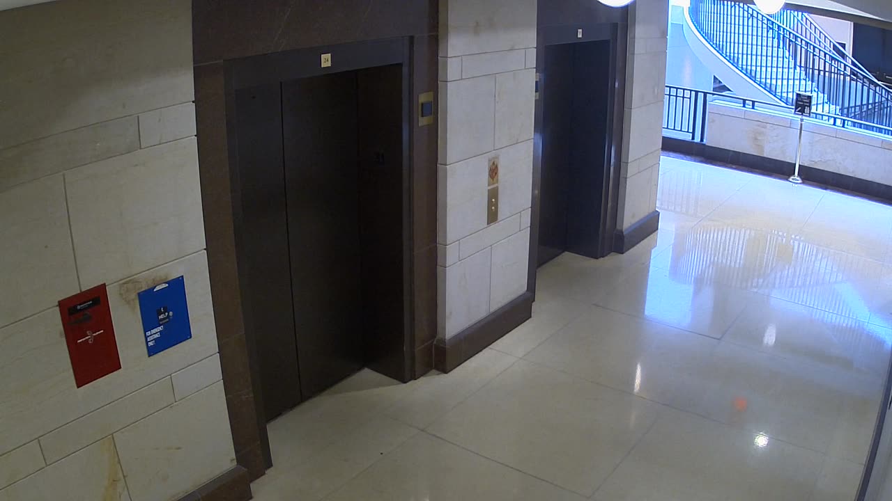 7050CVCLLElevator24-25Lobby_2021-01-06_13h57min01s107ms.mp4