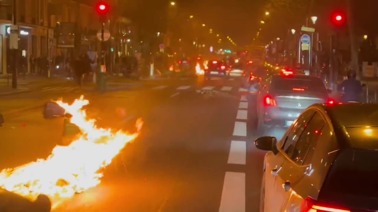 Day 3 since Macron "banned protests" in Paris. Working great 👀