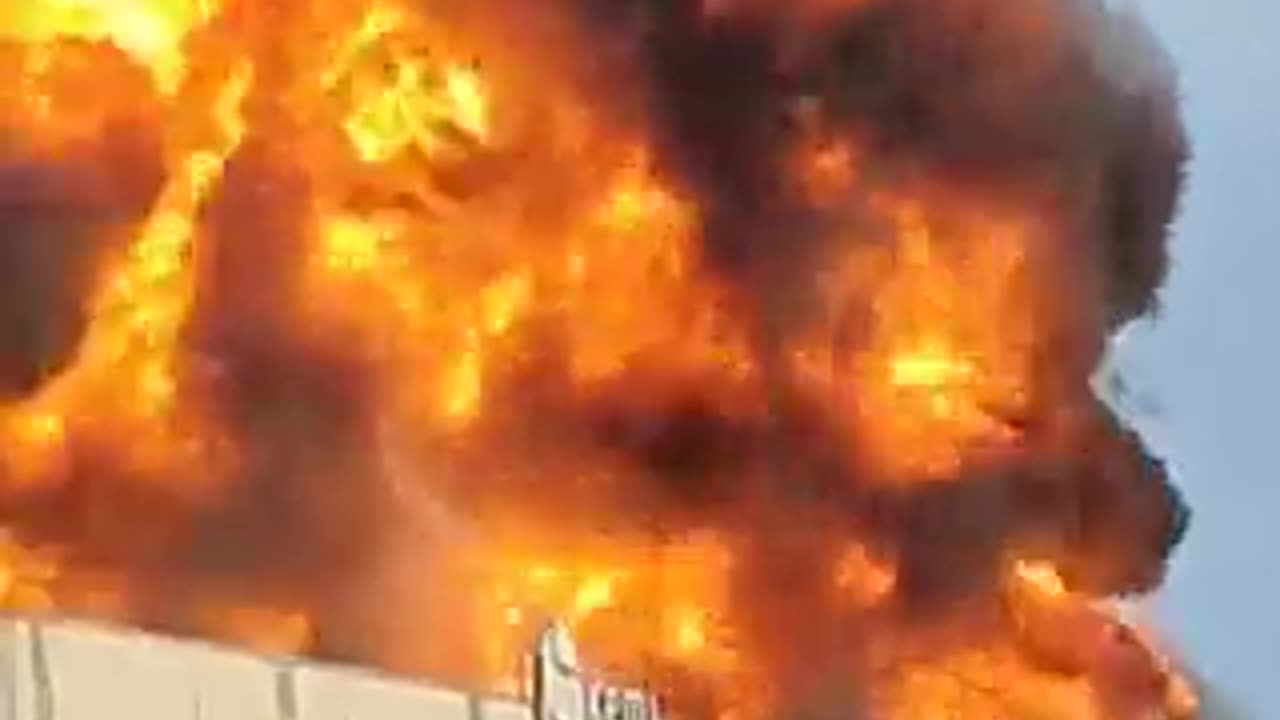 Massive fire in the chemical company of San Pietro Mosezzo, Italy