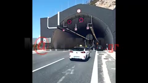 makeleio.gr - Φωτιά και εκρήξεις στο τούνελ της Κακιάς Σκάλας