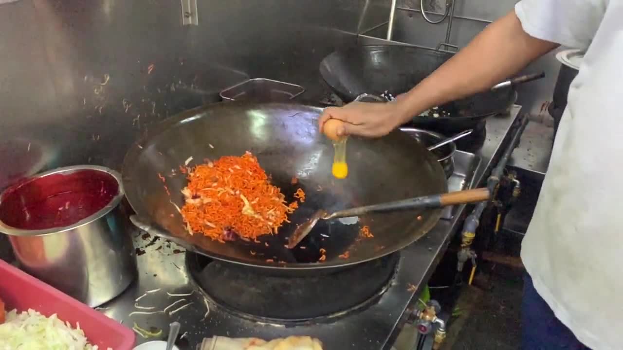 2,000 plates are sold a day! Popular Singapore Hawker Street Food
