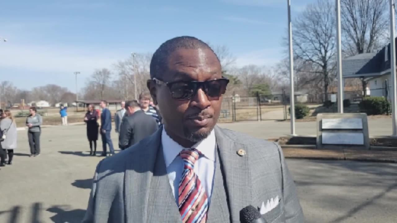 How do 'shell bills' work at the Illinois General Assembly?