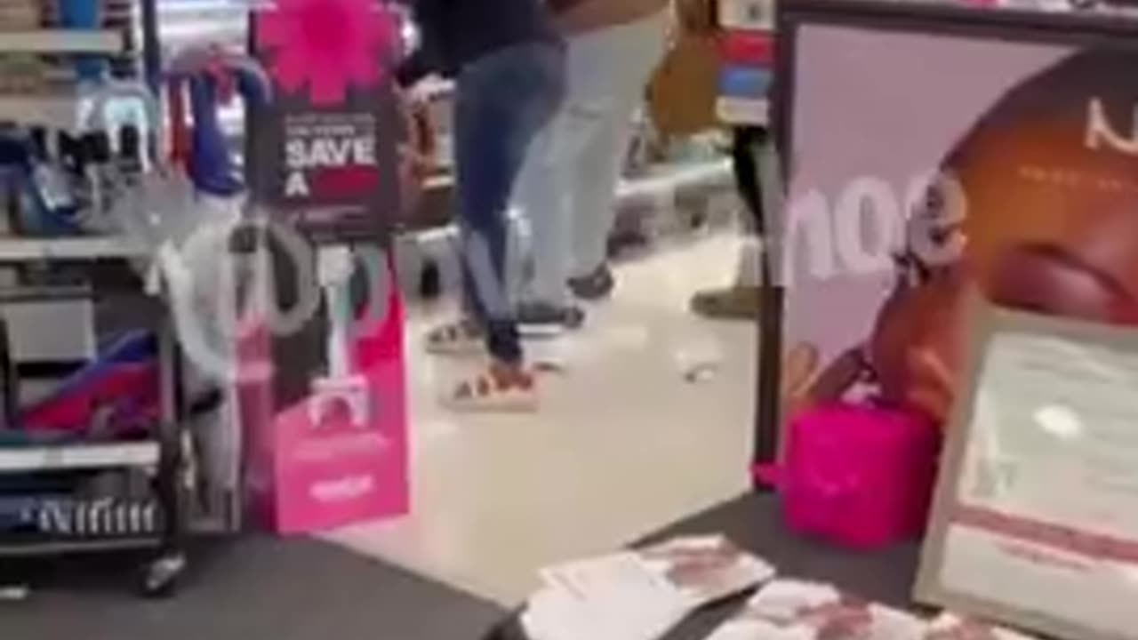 SHOPLIFTERS HIT THE WALGREENS IN LOS ANGELES, CALIFORNIA.