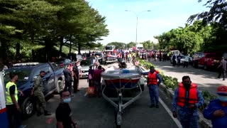 Malaysian floods displace over 30,000 people