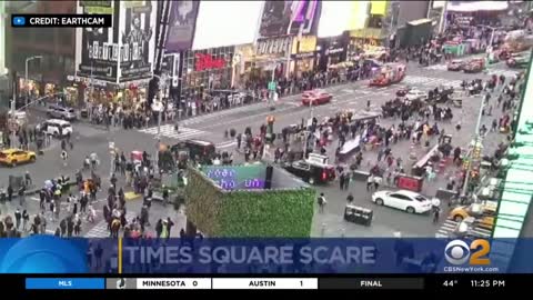 Manhole explosion in Times Square sends crowds running