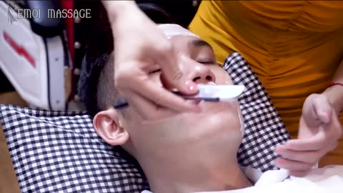 A glamor woman's tense shave, the best pressure