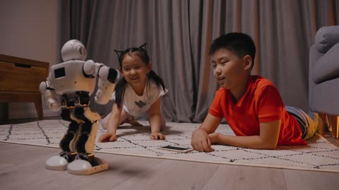 Kids playing the Robot-the future