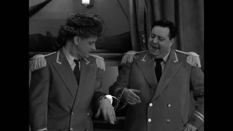 The Honeymooners: Unconventional Behavior - Episode 33 of 39