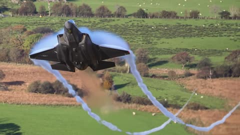 F35 in the Mach loop
