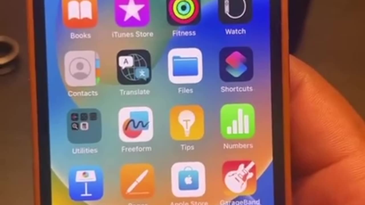 YOU CAN TURN YOUR IPHONE INTO A SAMSUNG PHONE BY DOING THIS