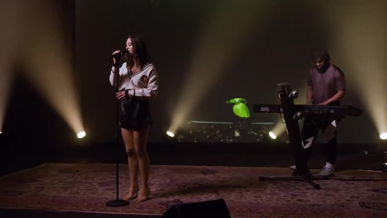 Jasmine Thompson & Zedd – Funny (Stripped) [Live]