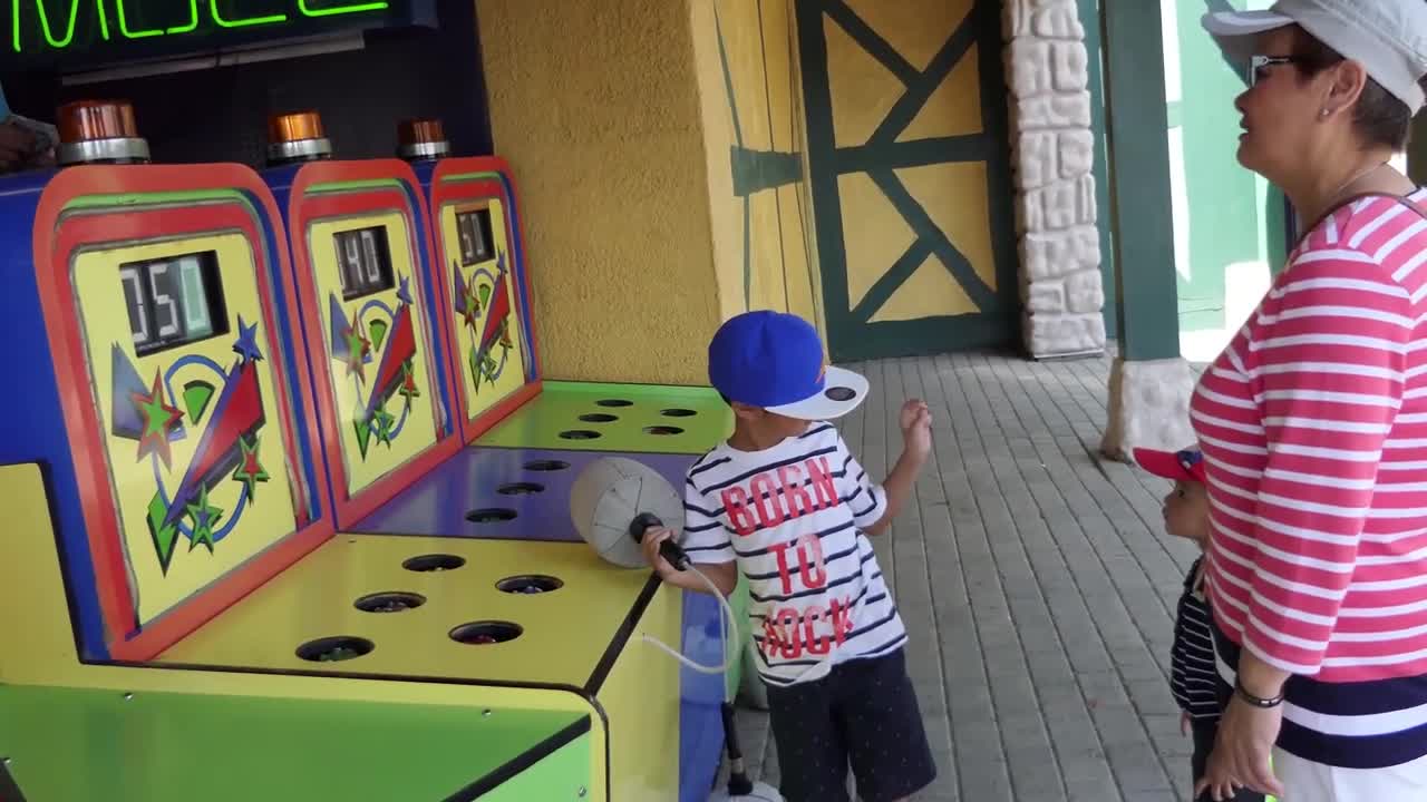 Canada's Wonderland Amusement Park Carnival Games for Kids|Family Fun Playtime!