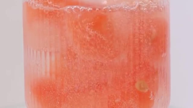 Celebrate spring time with a vibrant and sparkling drink! 🍹🍹 #lifespaceprobiotics #sparkling #spring