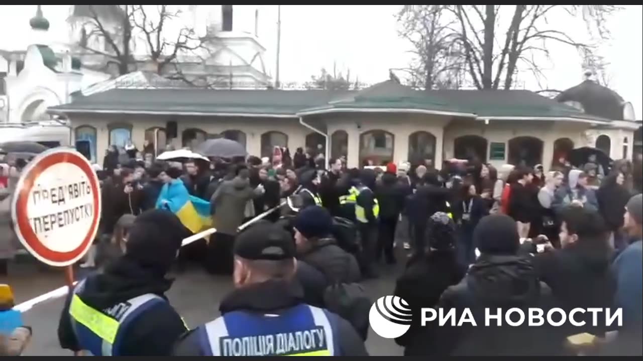 People who came to the Kiev Pechersk Lavra, advocating the eviction of